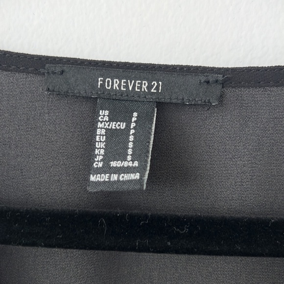 FOREVER 21 Bell Sleeved Tie Front Blouse - Picture 4 of 5